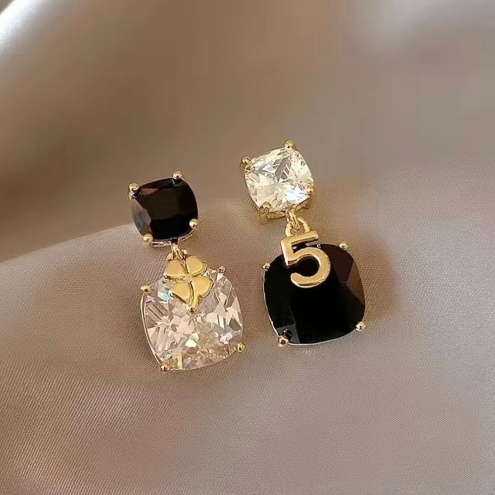 Luxurious Zircon Personalised Fashion Asymmetric Color Contrast Earrings